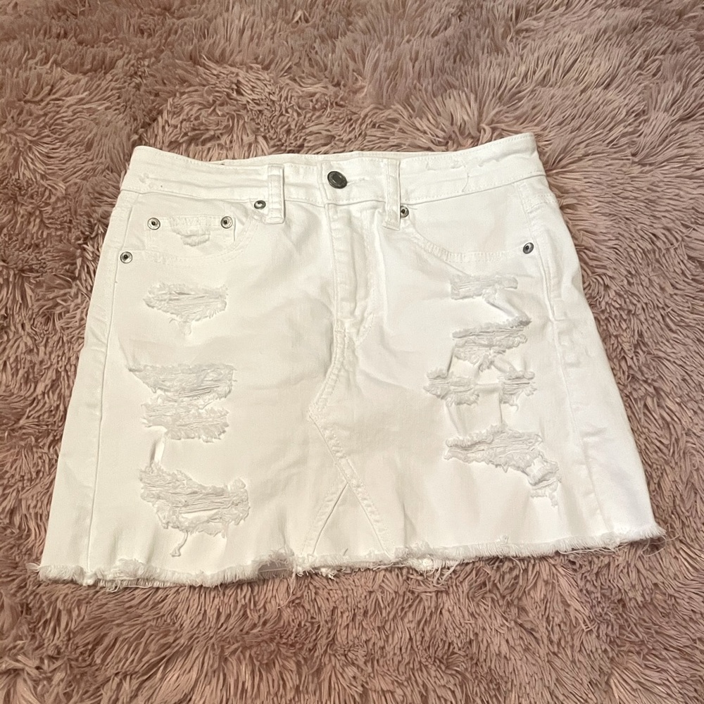 AE distress white skirt